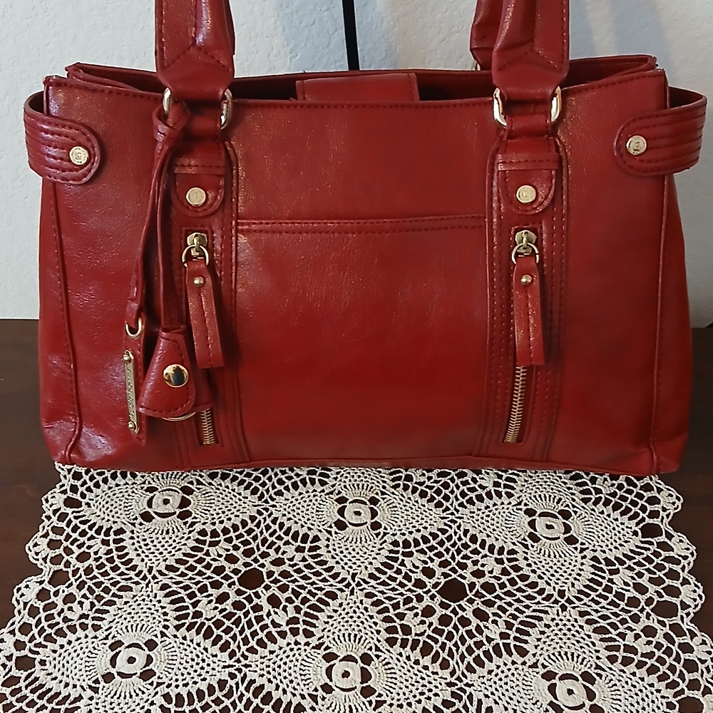 Chic Red Leather Shoulder Bag
